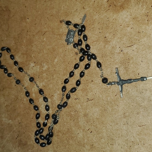 unknown Jewelry - 10/$10❤️🔥 Vintage Italy catholic black genuin cocoa beaded cross rosary